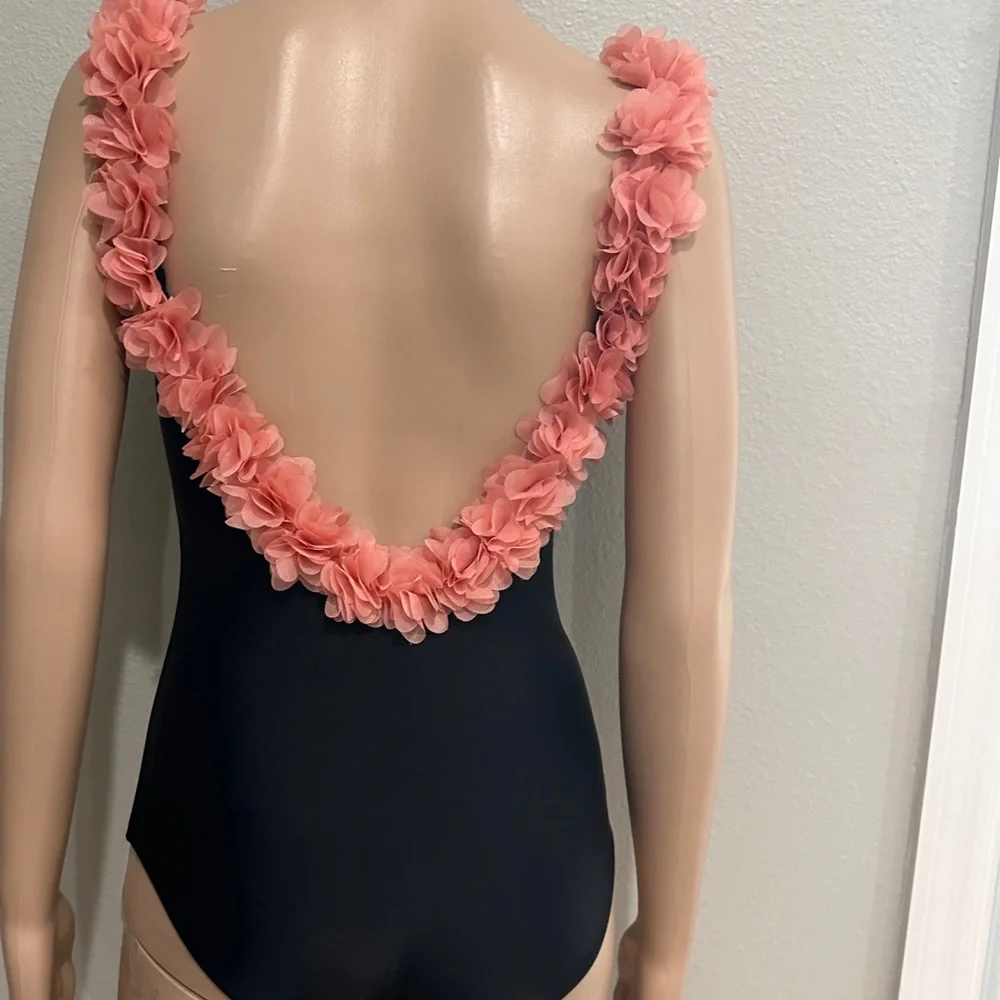 GOODNIGHT MACAROONS EVE PINK FLORAL STRAPS SCOOP BACK SWIMSUIT IN BLACK. NWT - Picture 4 of 4